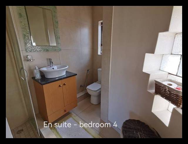 5 BEDROOM HOUSE FOR SALE IN OVERPORT